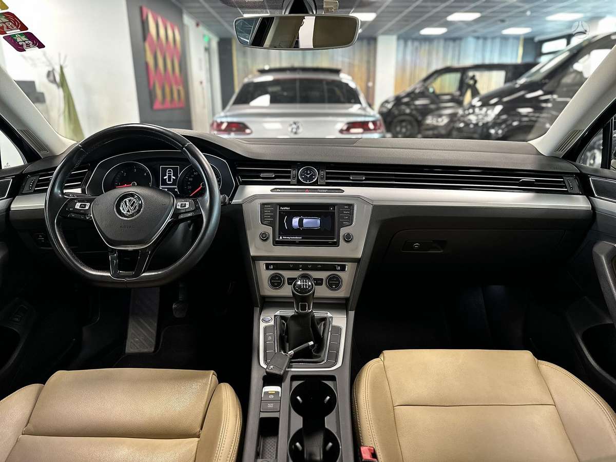Volkswagen Passat - 2