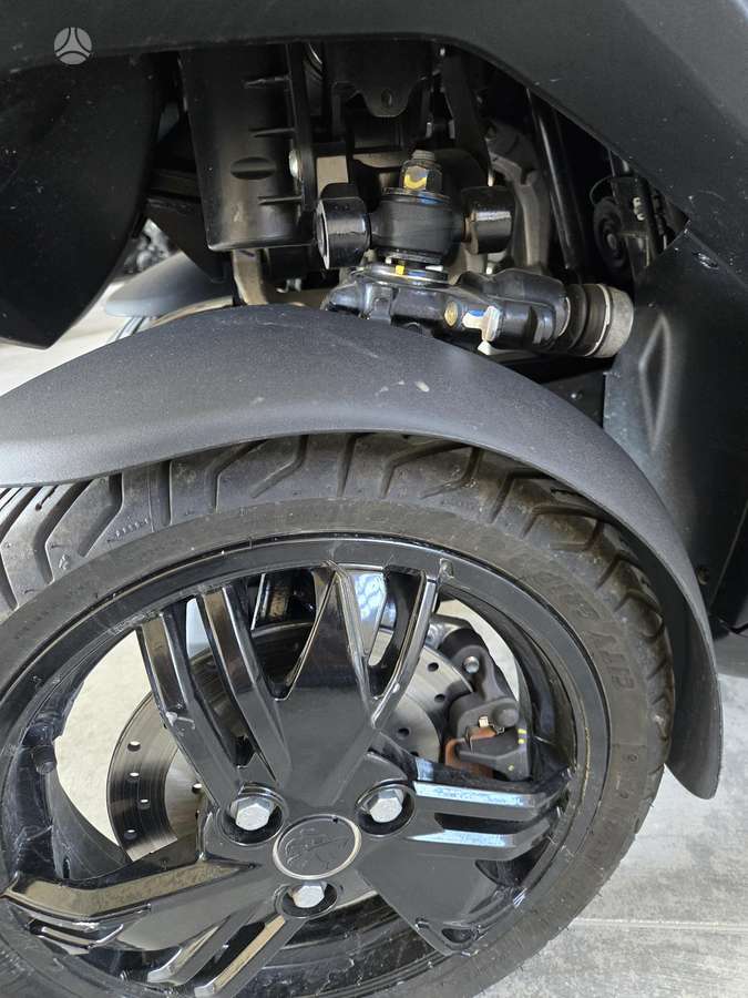 Peugeot Metropolis 400cc, trikes