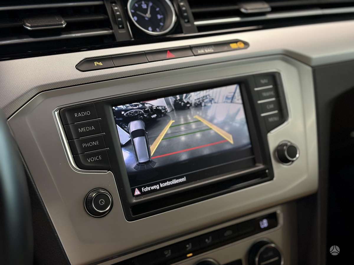 Volkswagen Passat - 8