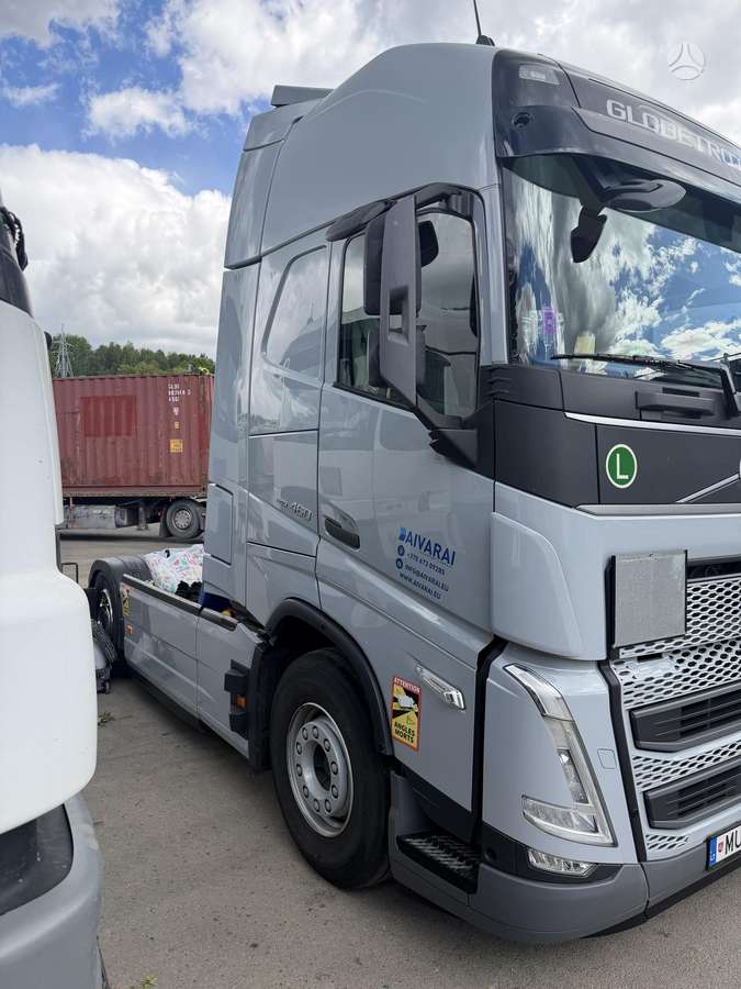 Volvo FH, double sleeper