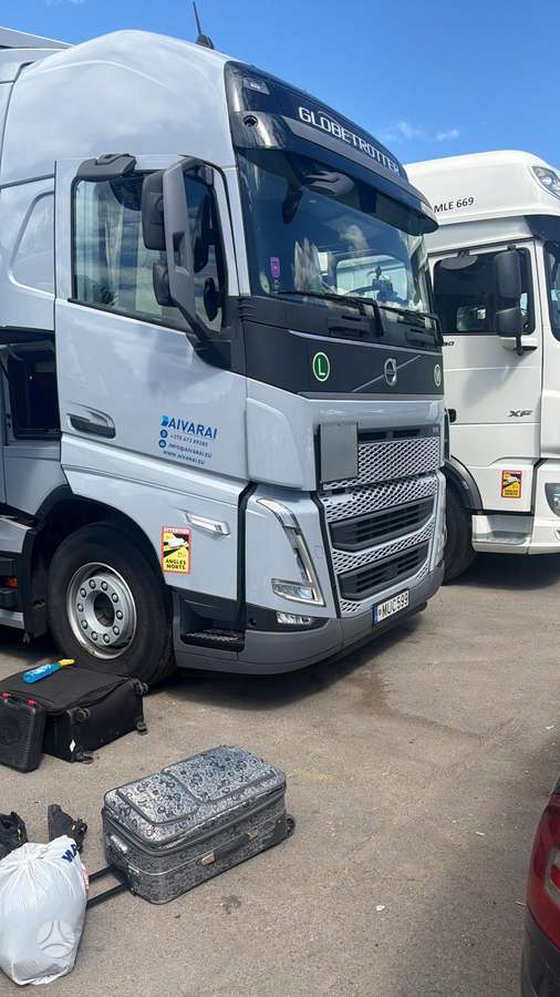 Volvo FH, double sleeper