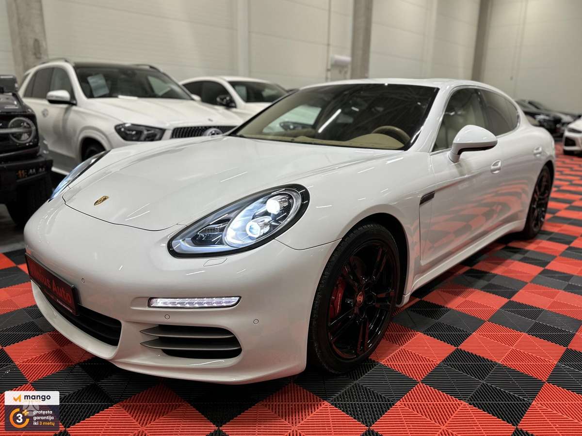 Porsche Panamera - 1