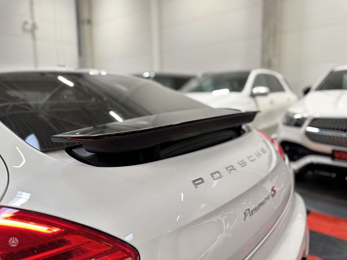 Porsche Panamera - 8