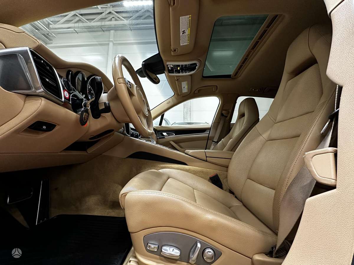 Porsche Panamera - 11