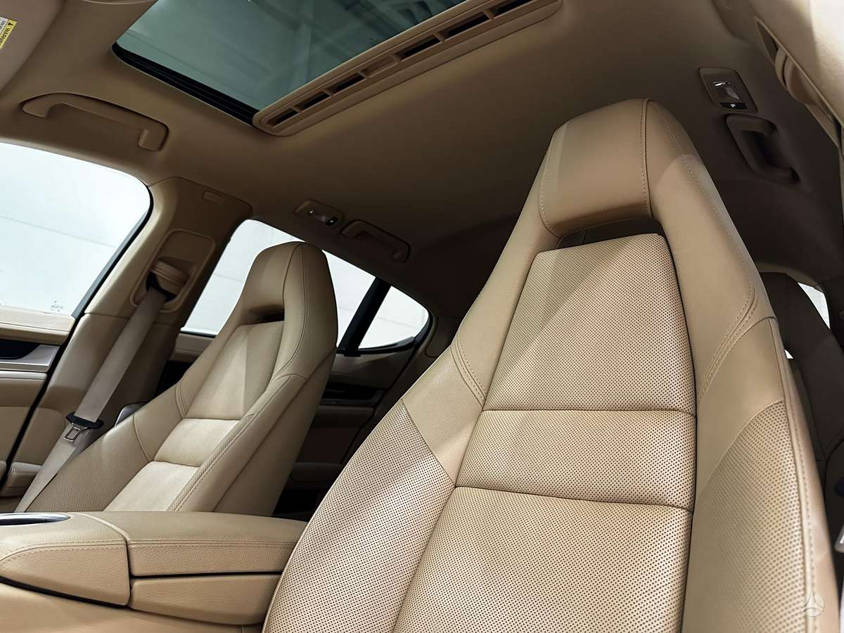 Porsche Panamera - 12