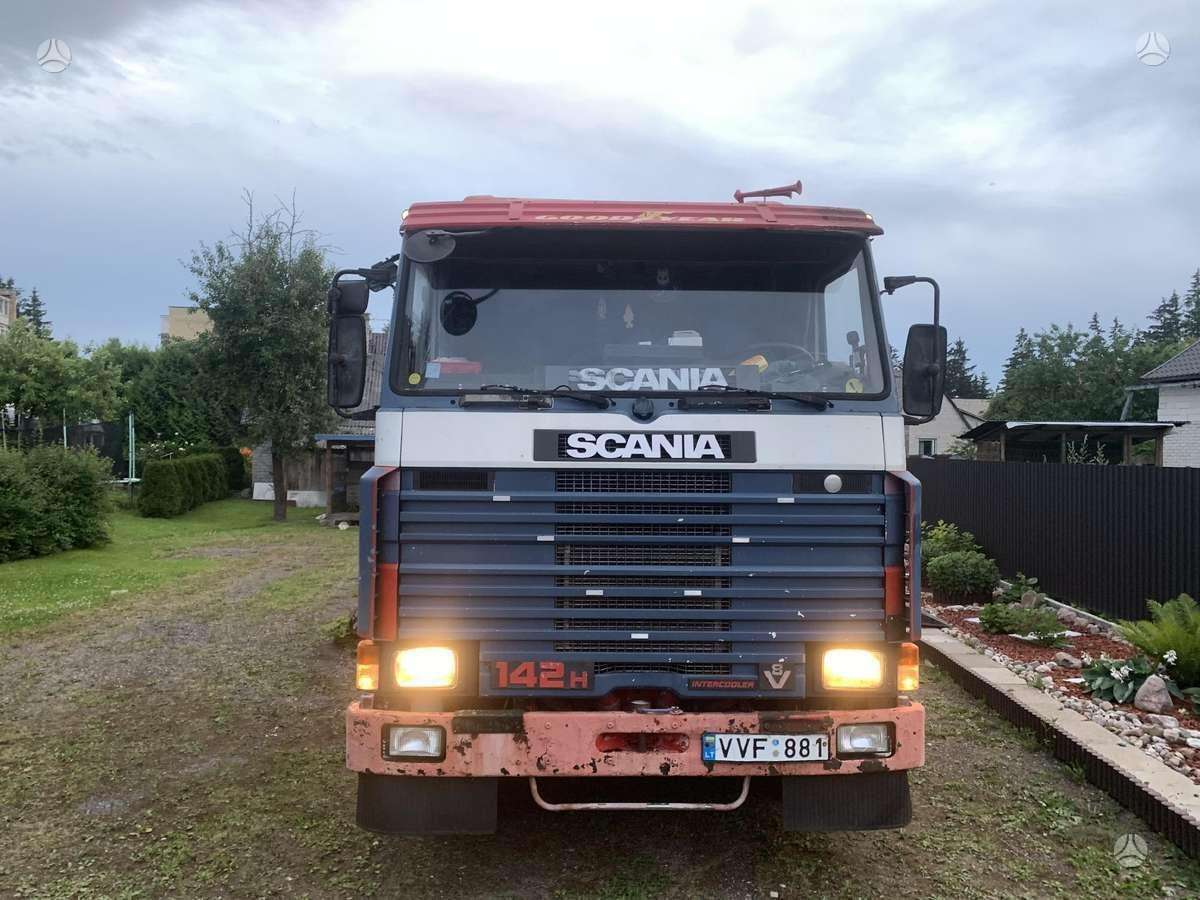 Scania V 8 142H, su kranu