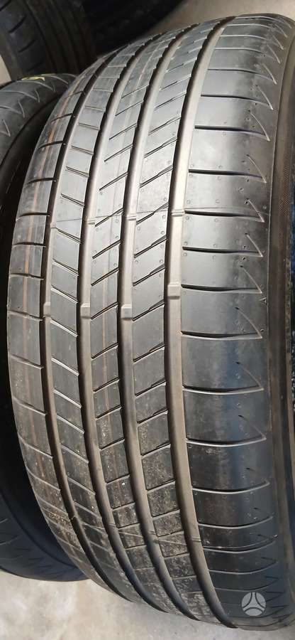 Bridgestone, vasarinės 235/45 R21