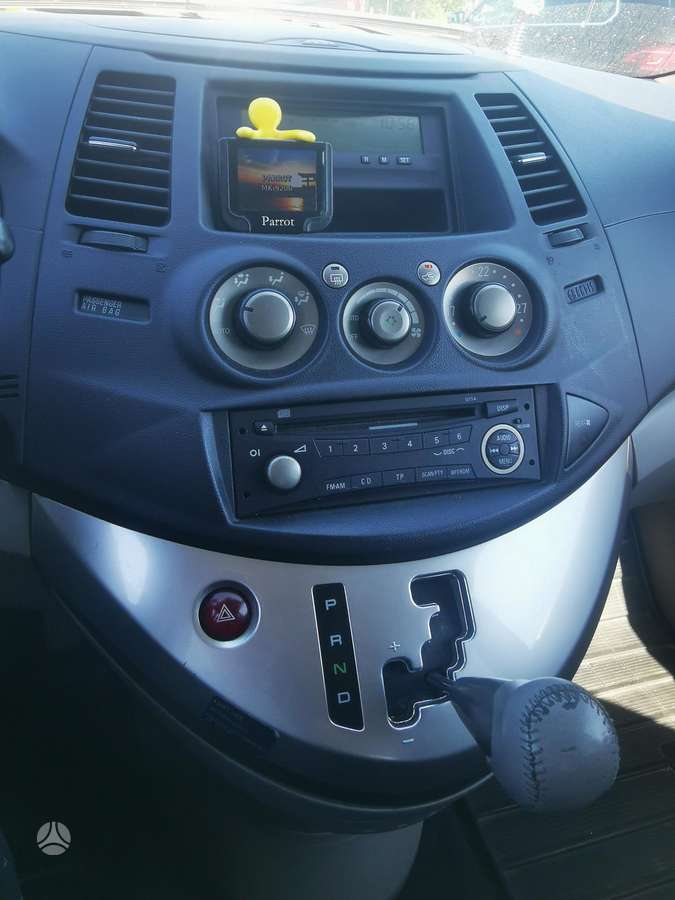 Mitsubishi Grandis, 2.4 l., Минивэн