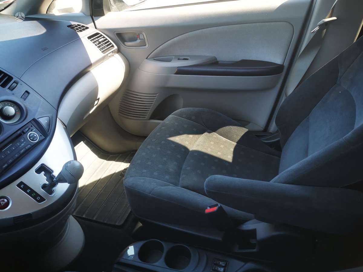 Mitsubishi Grandis, 2.4 l., Минивэн