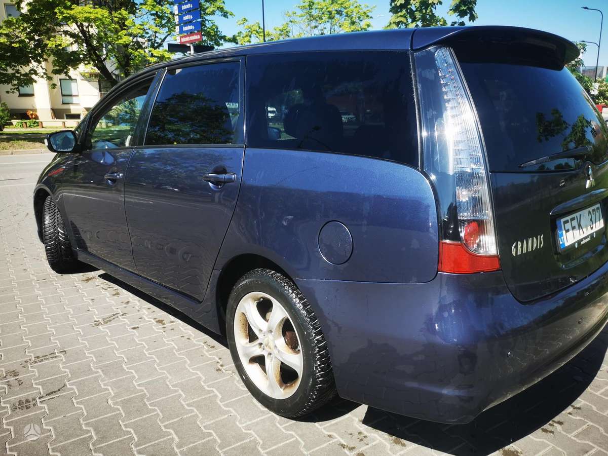 Mitsubishi Grandis, 2.4 l., Минивэн