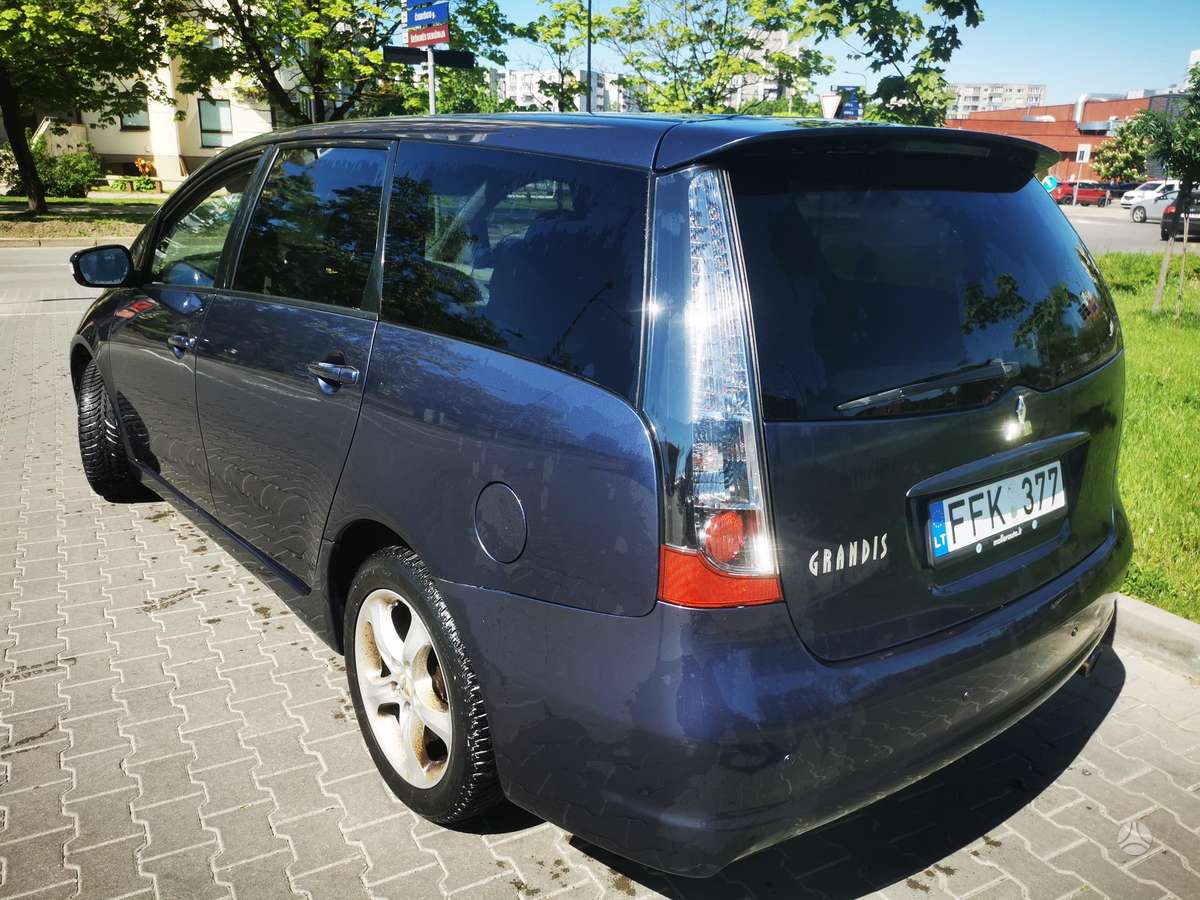 Mitsubishi Grandis, 2.4 l., Минивэн