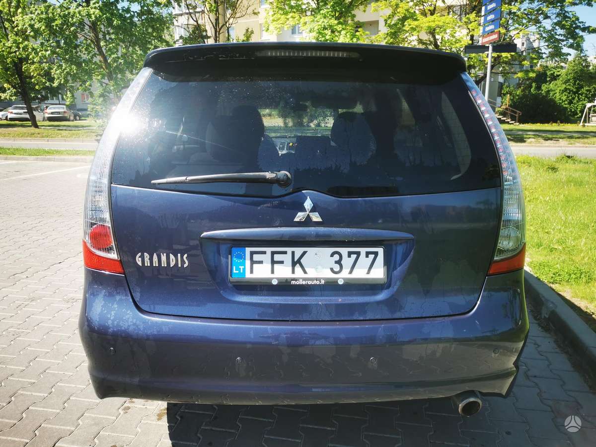 Mitsubishi Grandis, 2.4 l., Минивэн