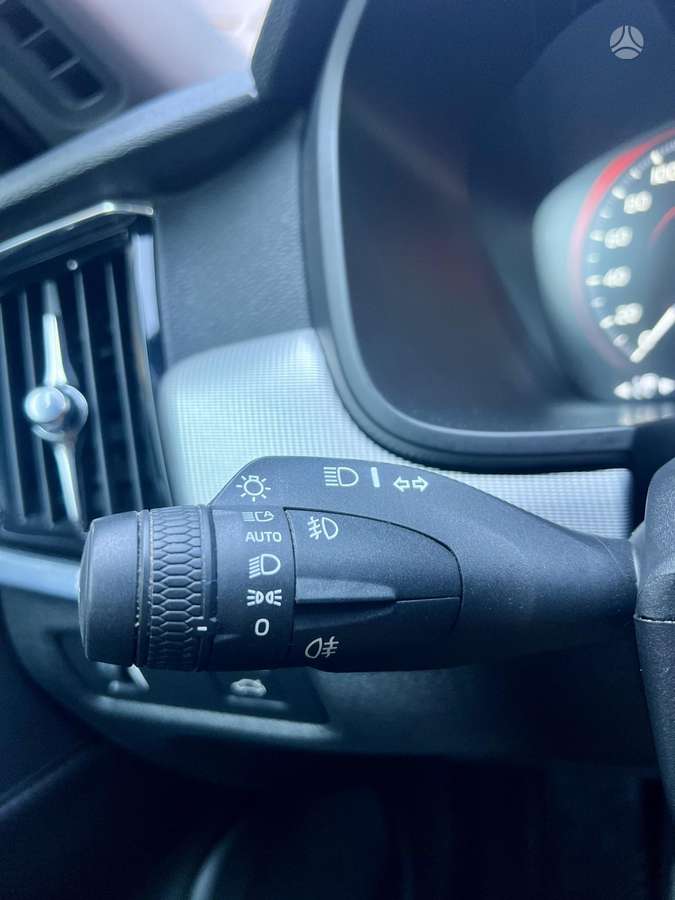 Volvo S90, 2.0 l., Седан