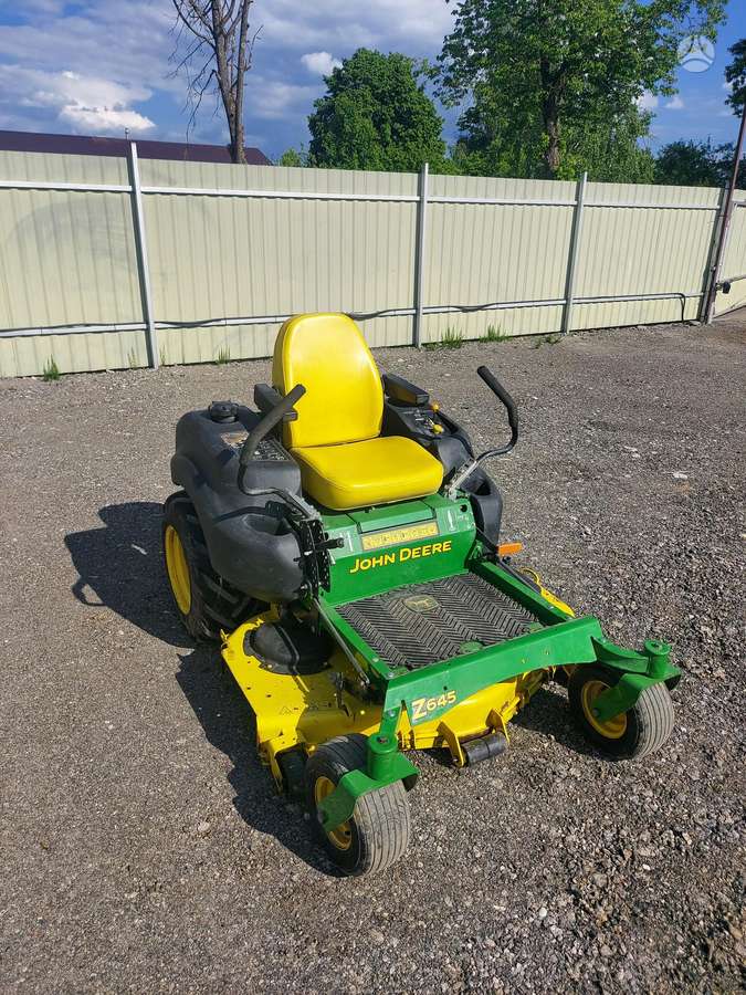 John Deere Z645, garden tractors