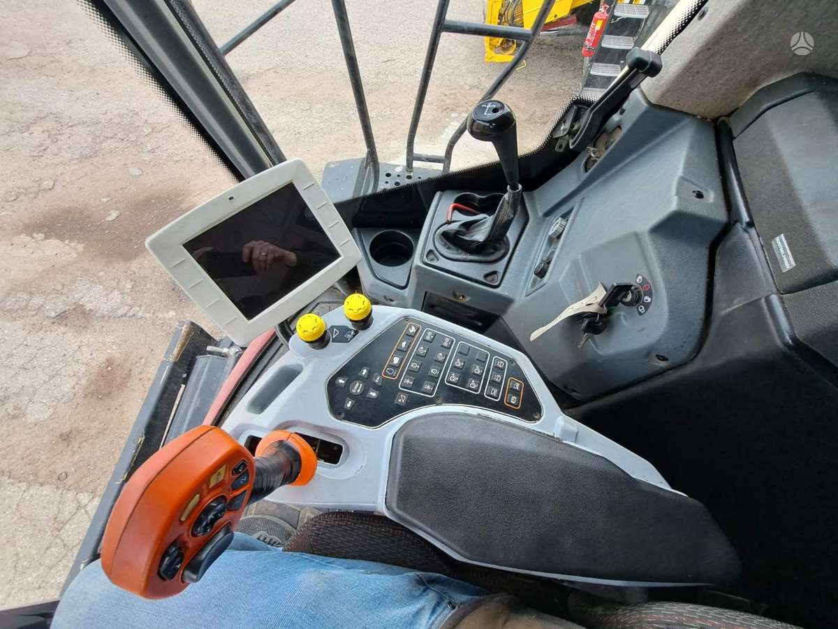 Rostselmash RSM 161, kombainai