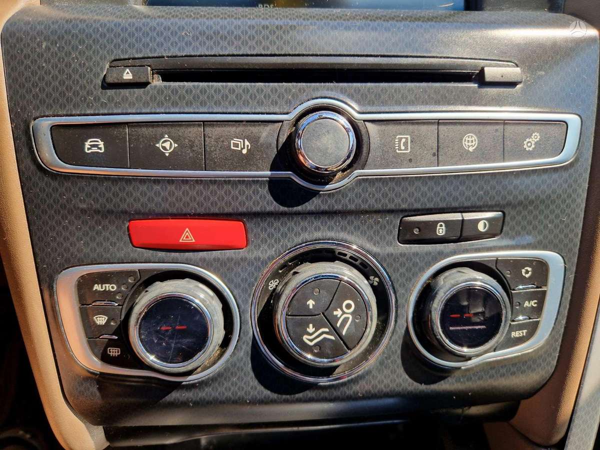 Citroen DS4, 1.2 l., hatchback