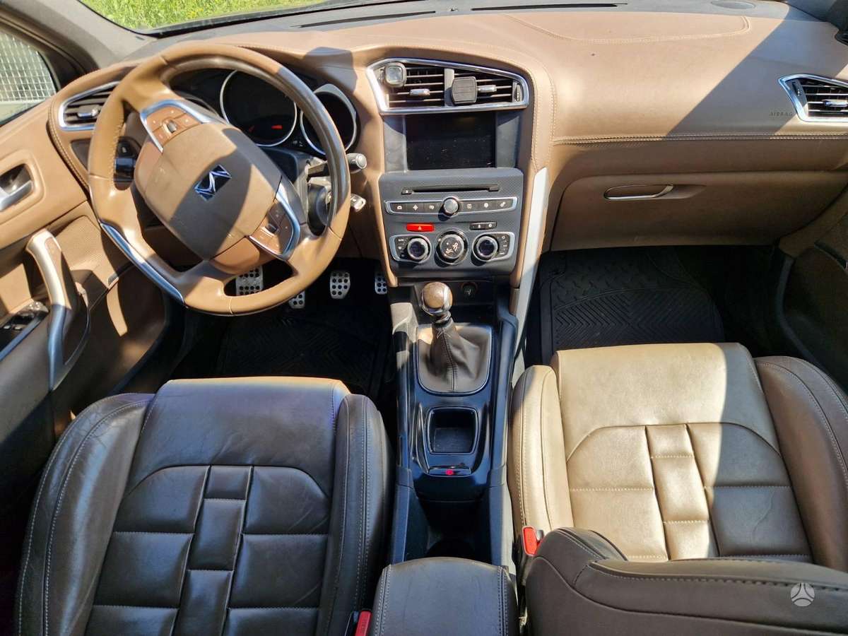 Citroen DS4, 1.2 l., hatchback