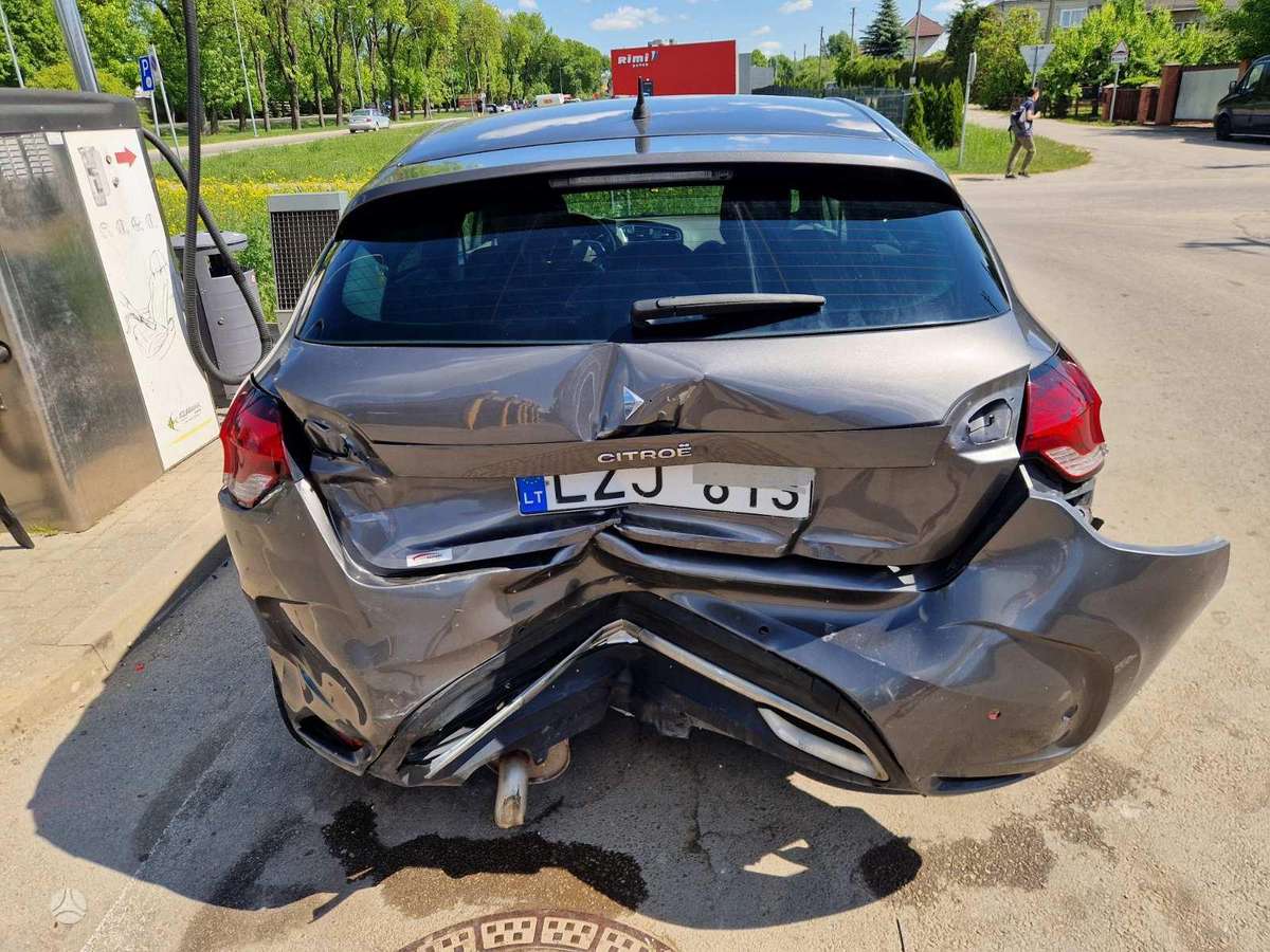 Citroen DS4, 1.2 l., hatchback