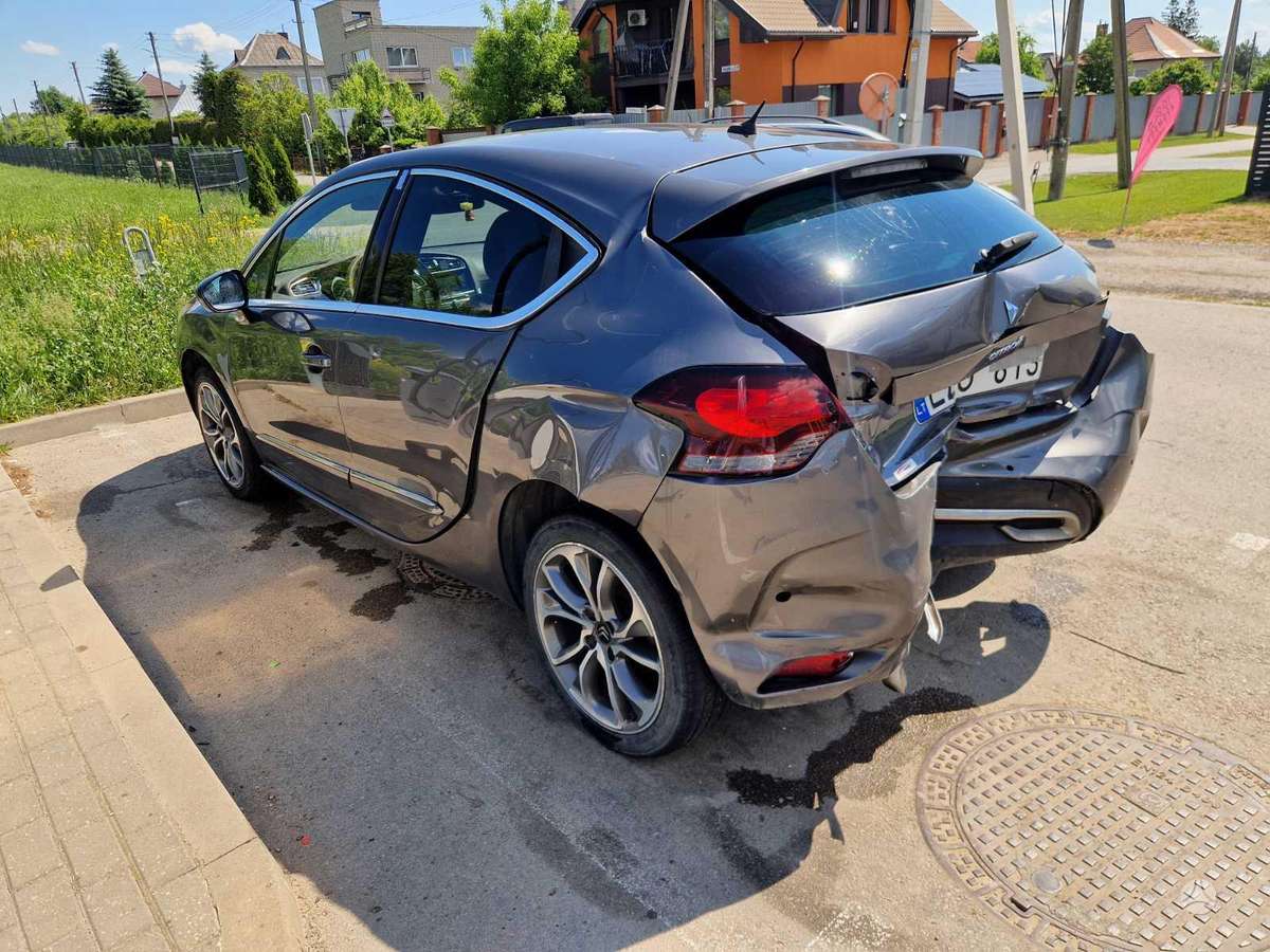 Citroen DS4, 1.2 l., hatchback