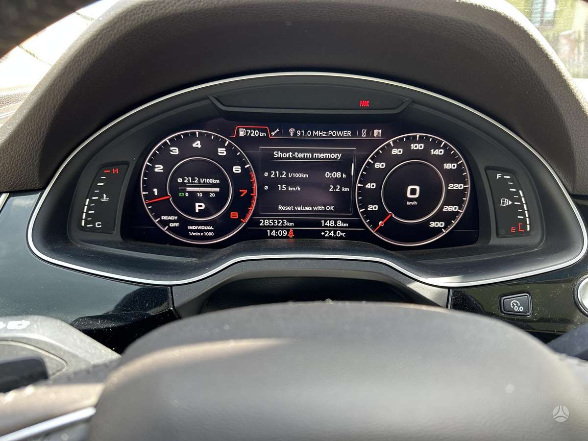 Audi Q7, 3.0 l., off-road / crossover