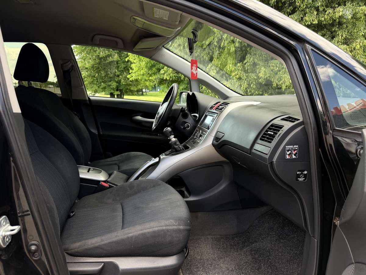 Toyota Auris, 2.0 l., hatchback