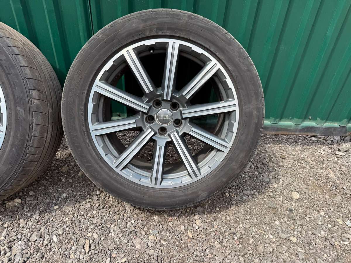 Audi Q7, lengvojo lydinio, R20