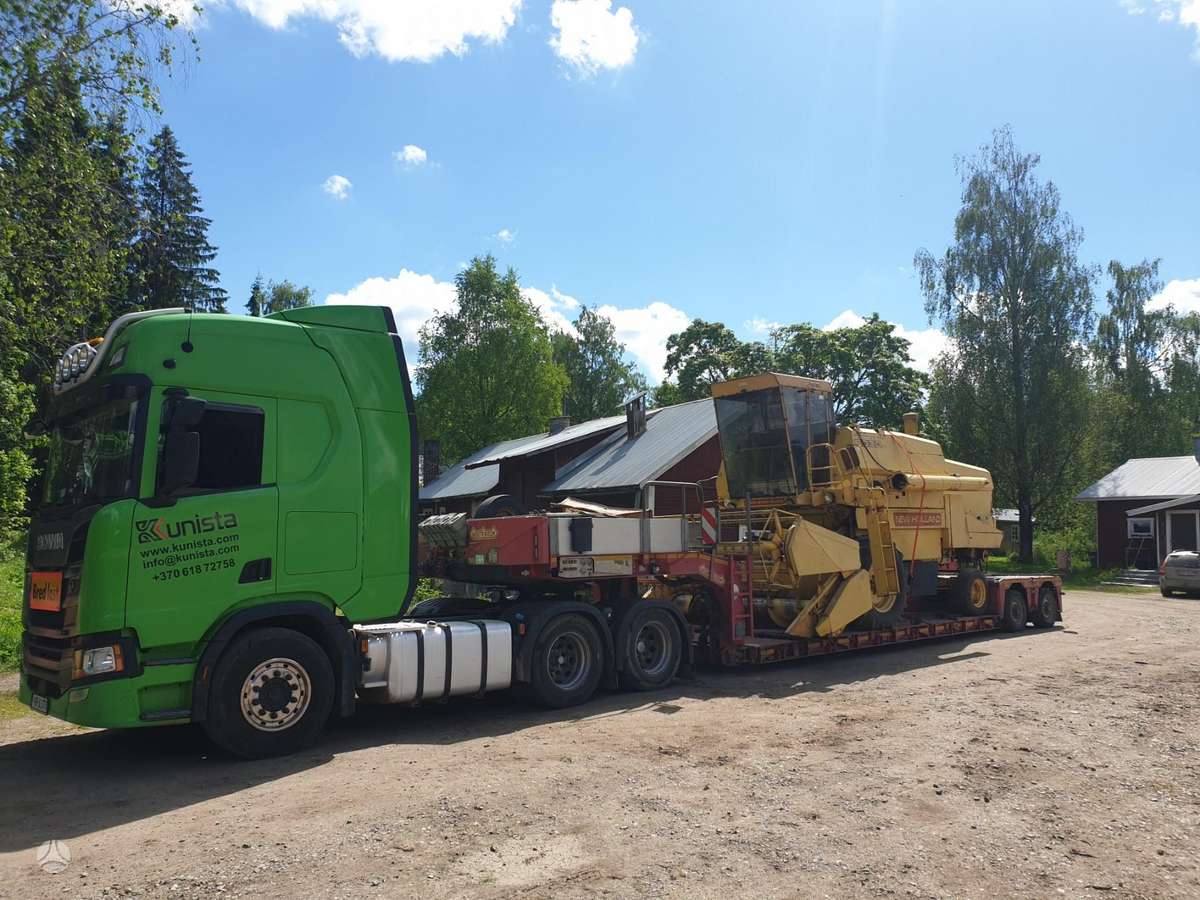 New Holland 8030, combine harvesters