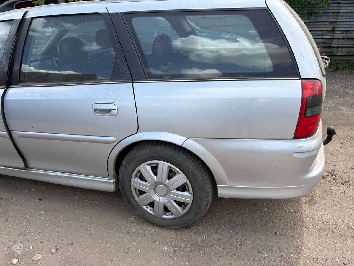 Opel Vectra for parts