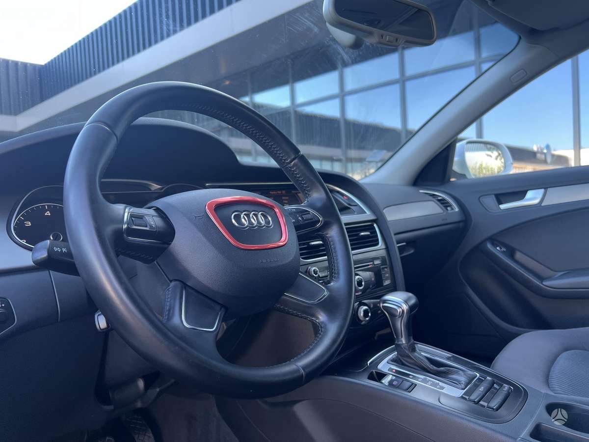 Audi A4, 2.0 l., Седан