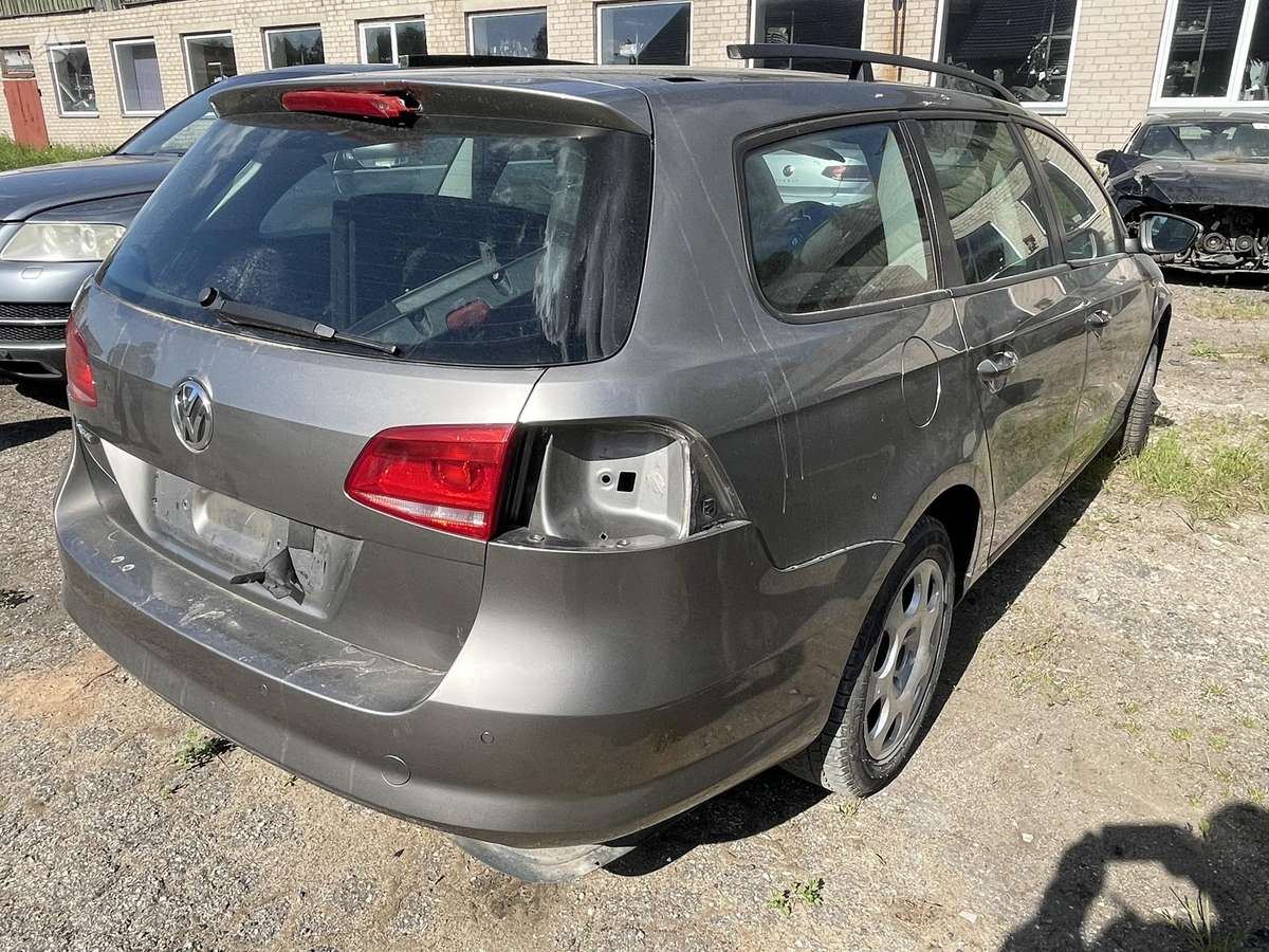 Volkswagen Passat for parts