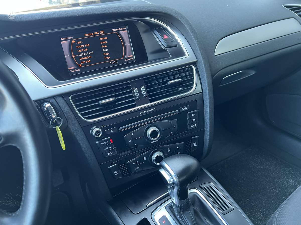 Audi A4, 2.0 l., Седан