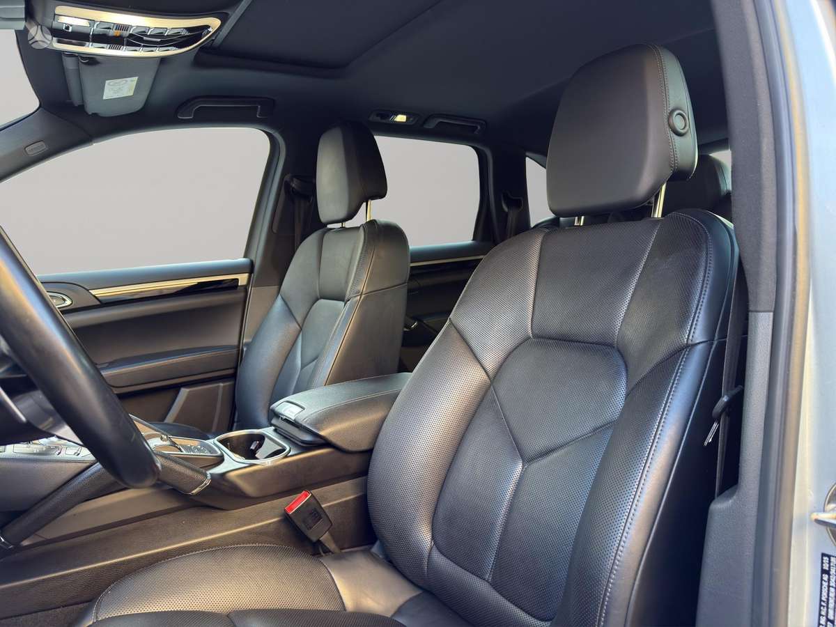 Porsche Cayenne - 9