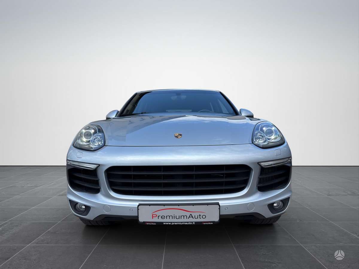 Porsche Cayenne - 2