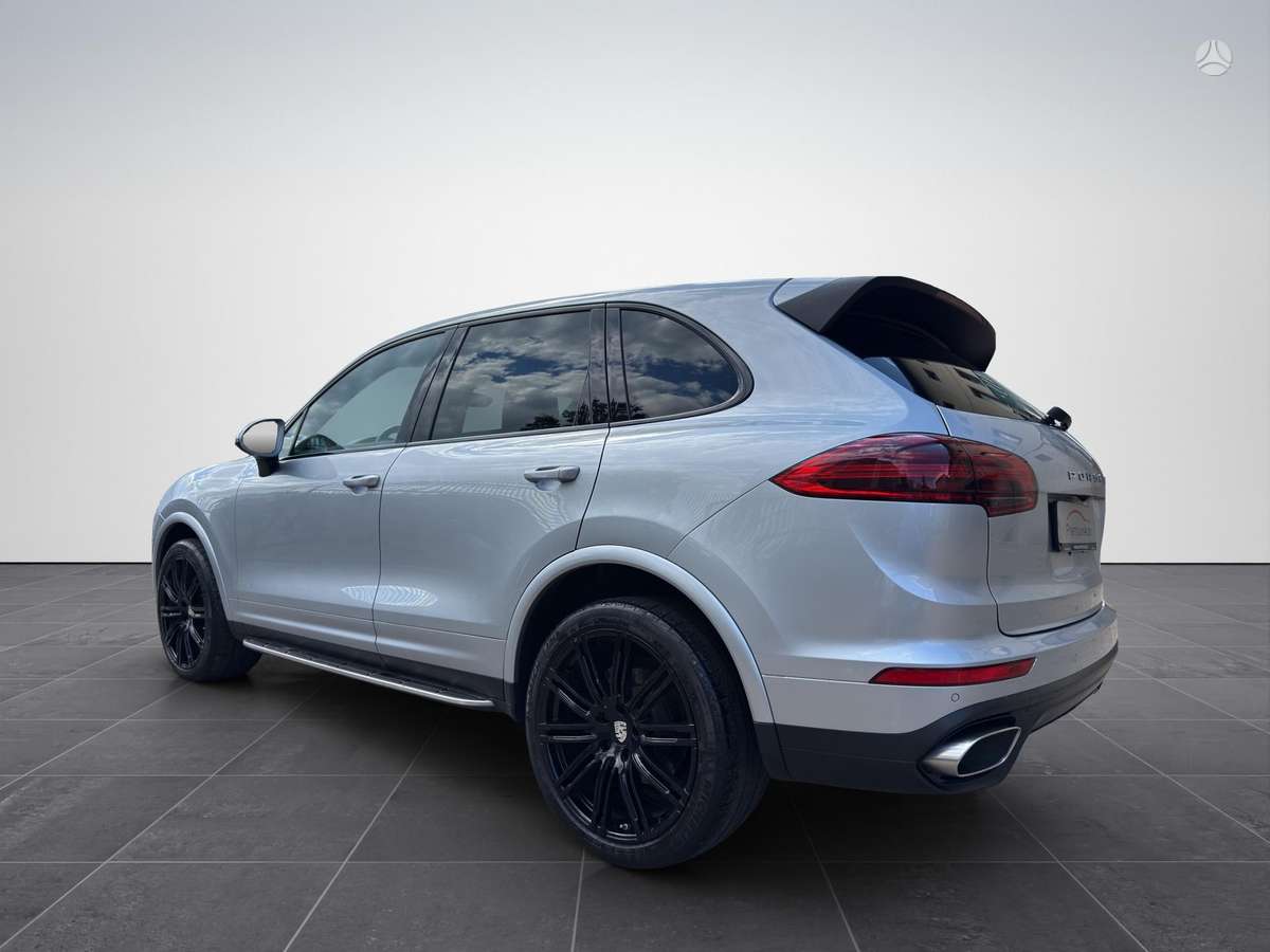 Porsche Cayenne - 4