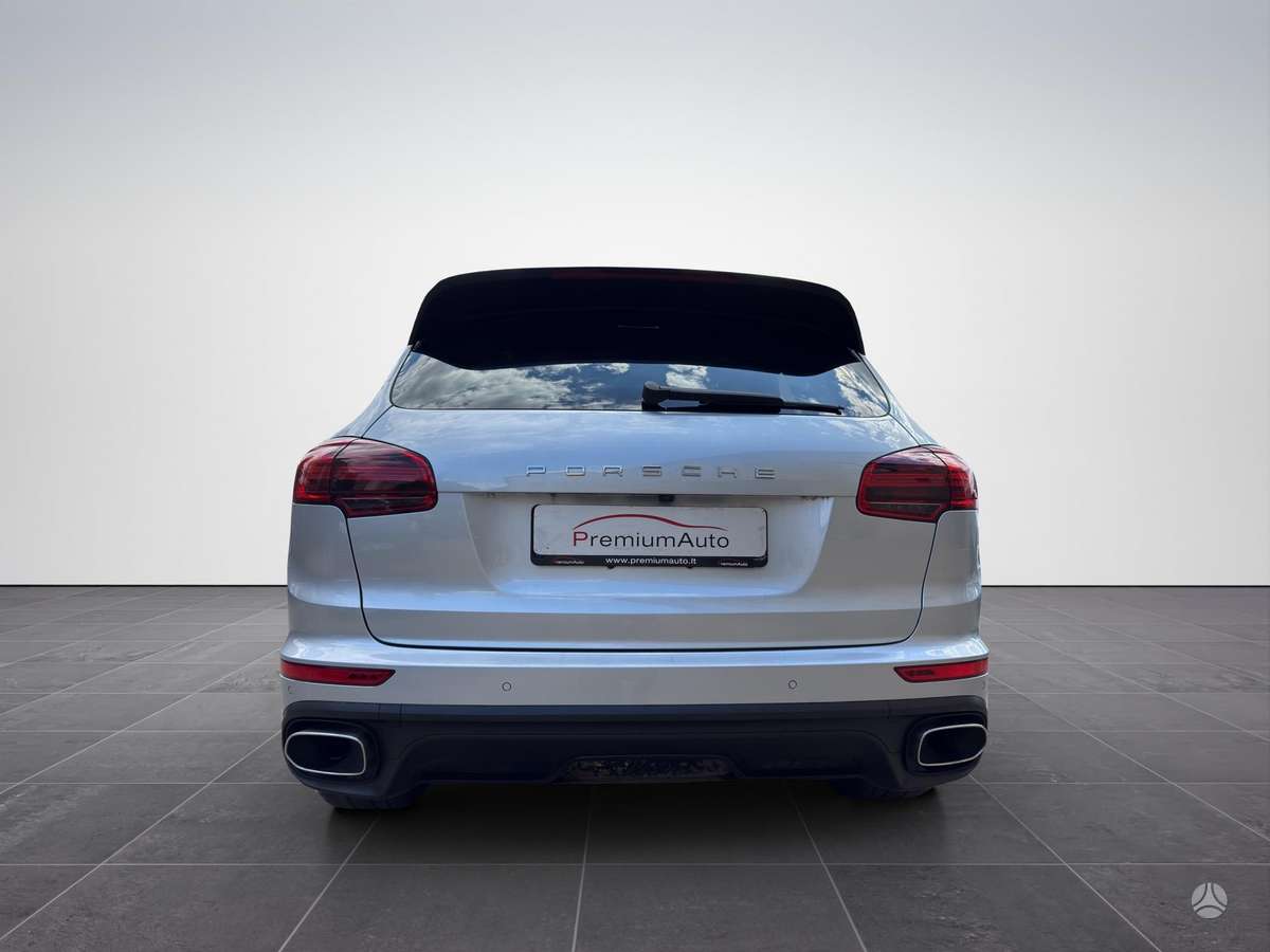 Porsche Cayenne - 5