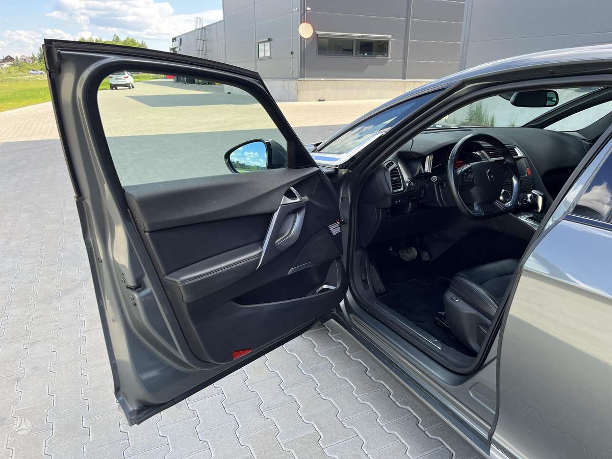 Citroen DS5, 1.6 l., hatchback