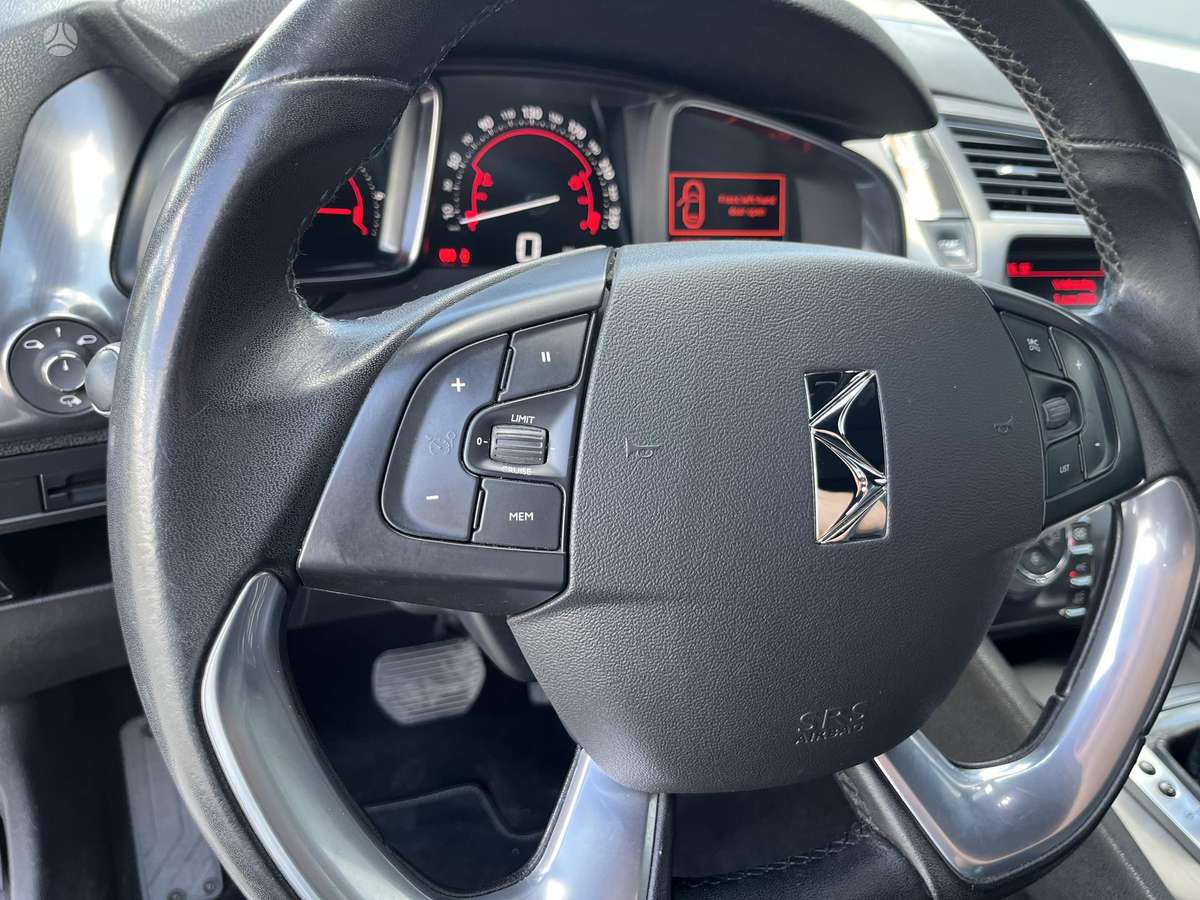 Citroen DS5, 1.6 l., hatchback