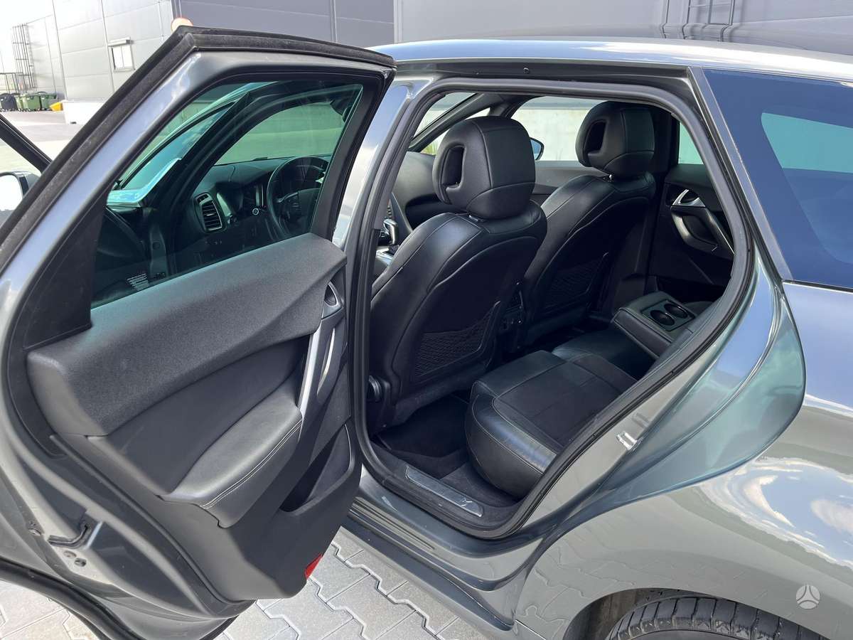 Citroen DS5, 1.6 l., hatchback