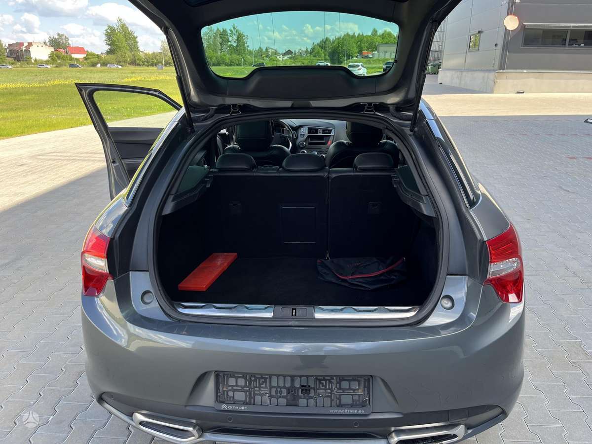Citroen DS5, 1.6 l., hatchback