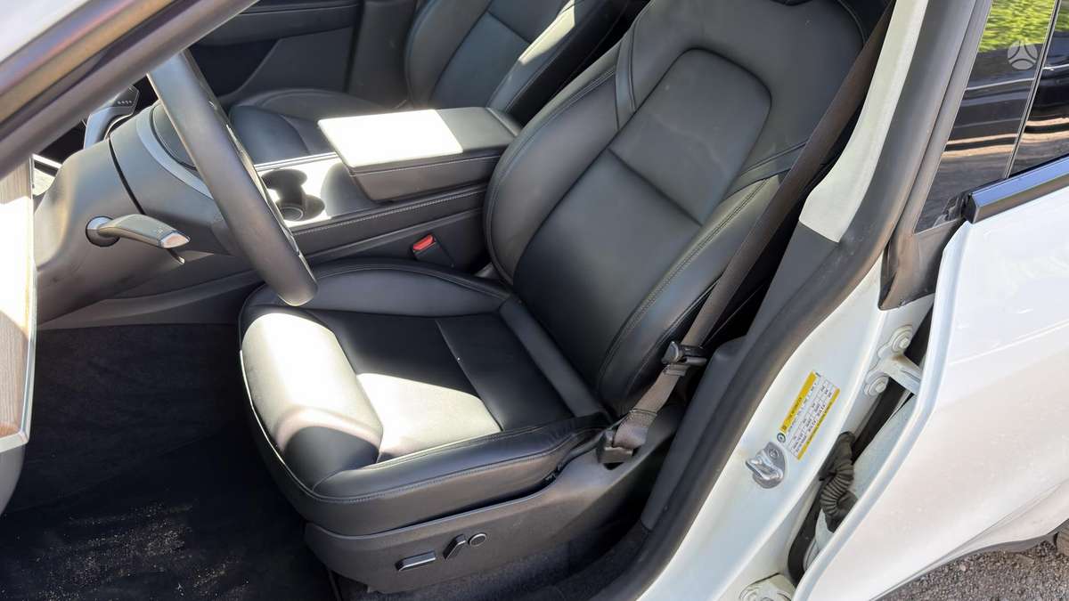 Tesla Model Y, 60 кВт·ч, Хэтчбек