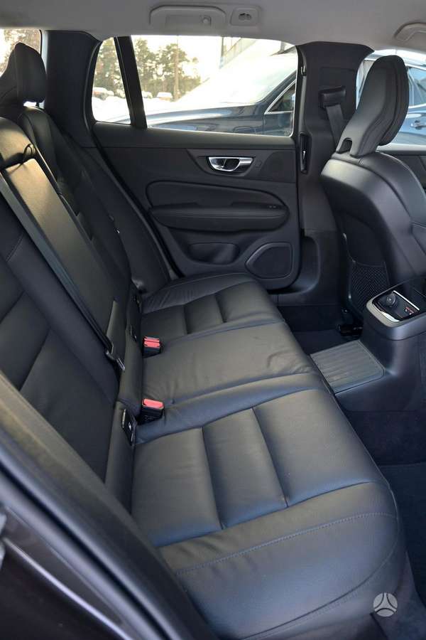 Volvo V60, Универсал
