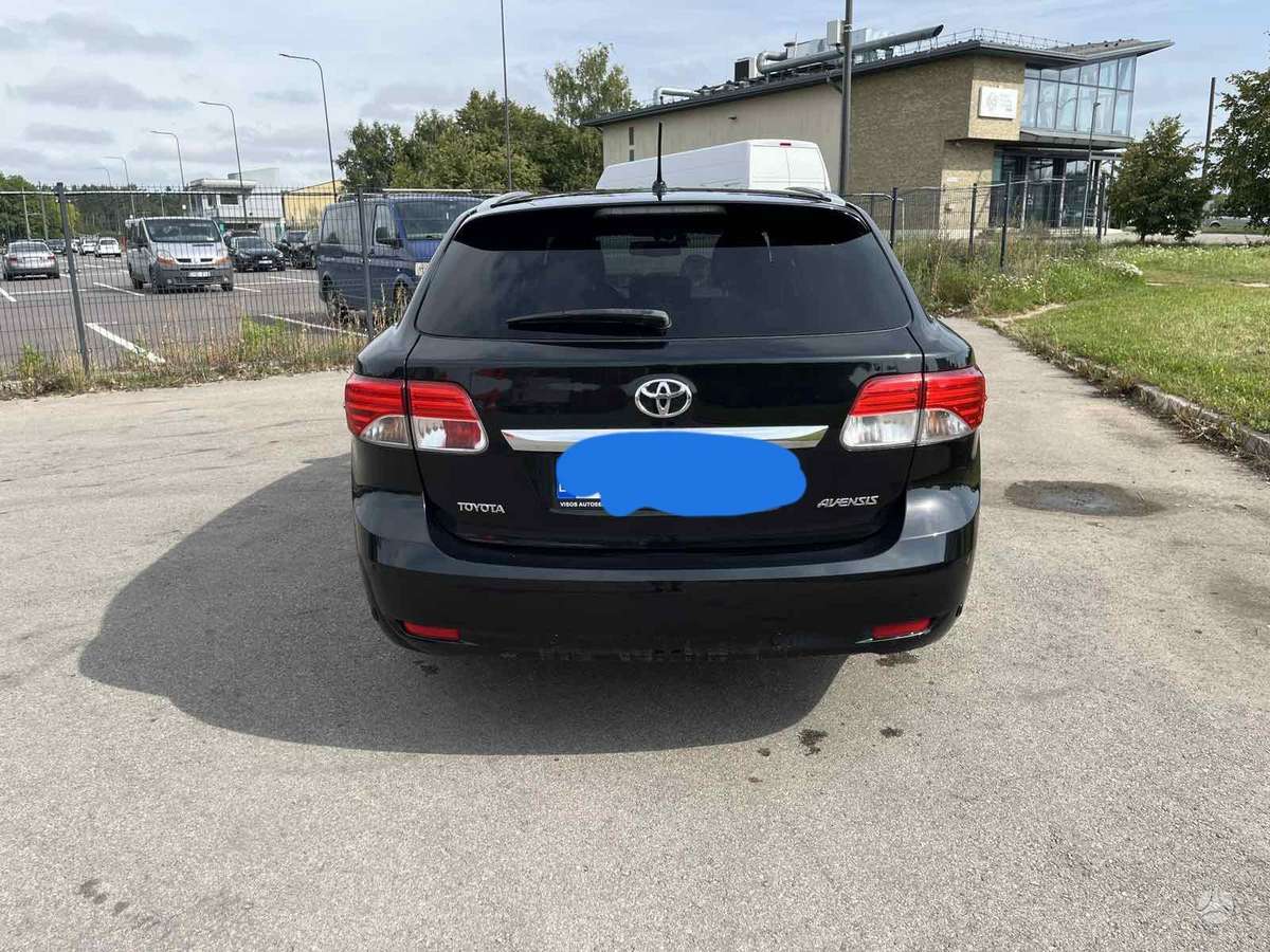 Toyota Avensis - 1