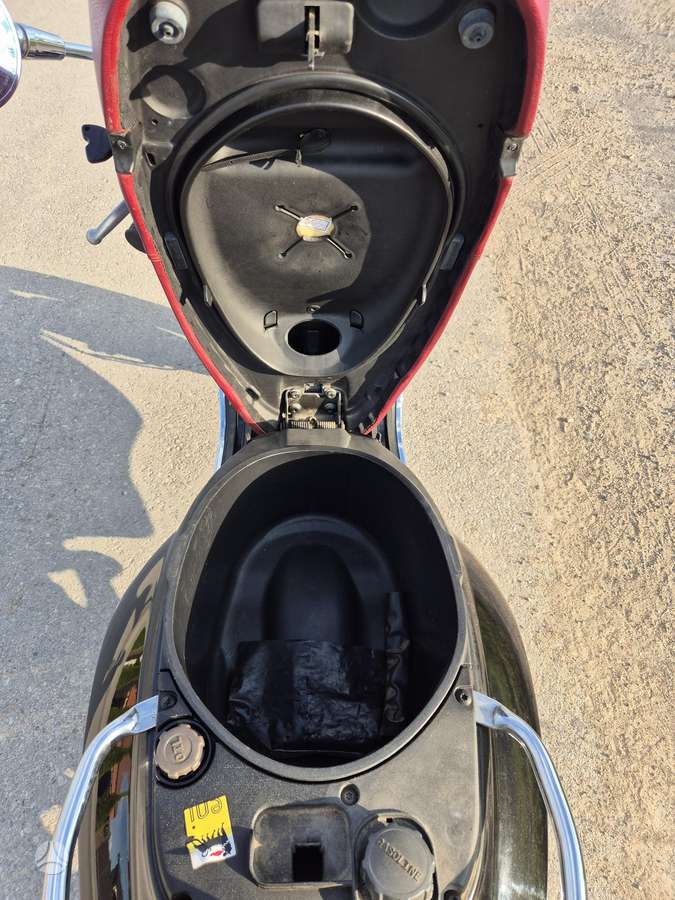 Piaggio Vespa 59cc, scooters / mopeds