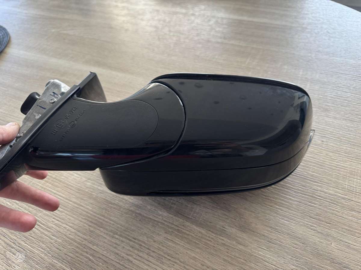 BMW i4 mirrors