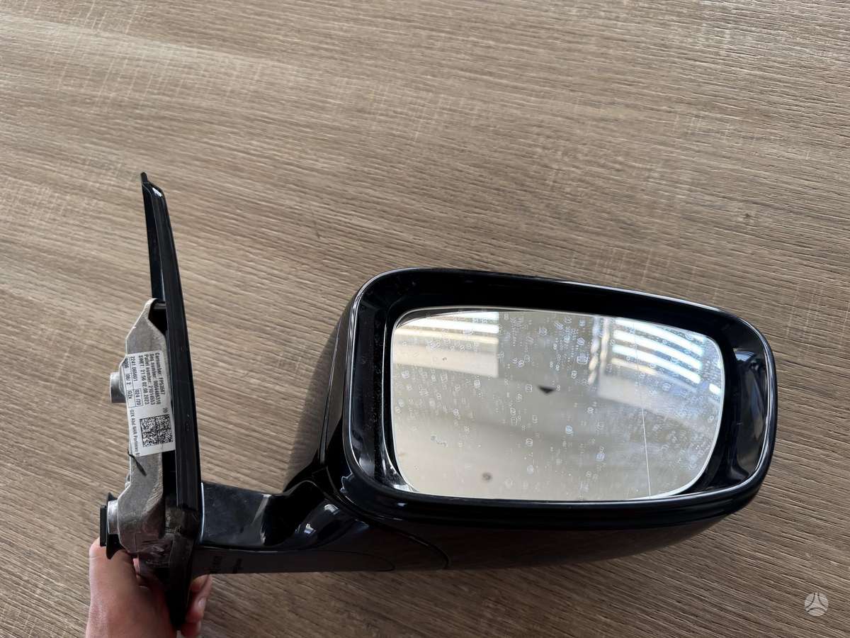BMW i4 mirrors