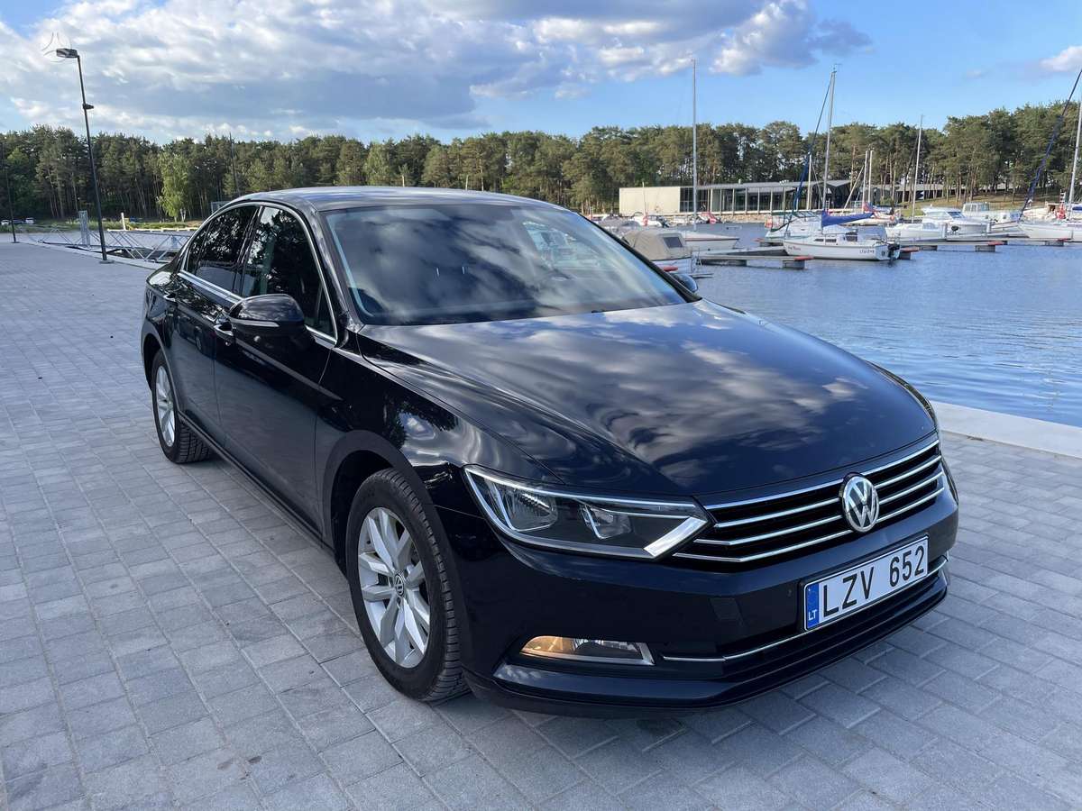 Volkswagen Passat - 1