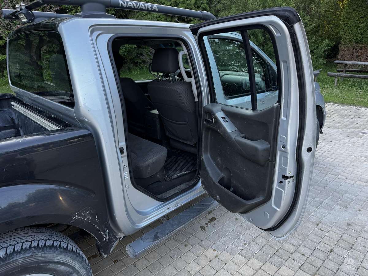 Nissan Navara, 2.5 l., Пикап