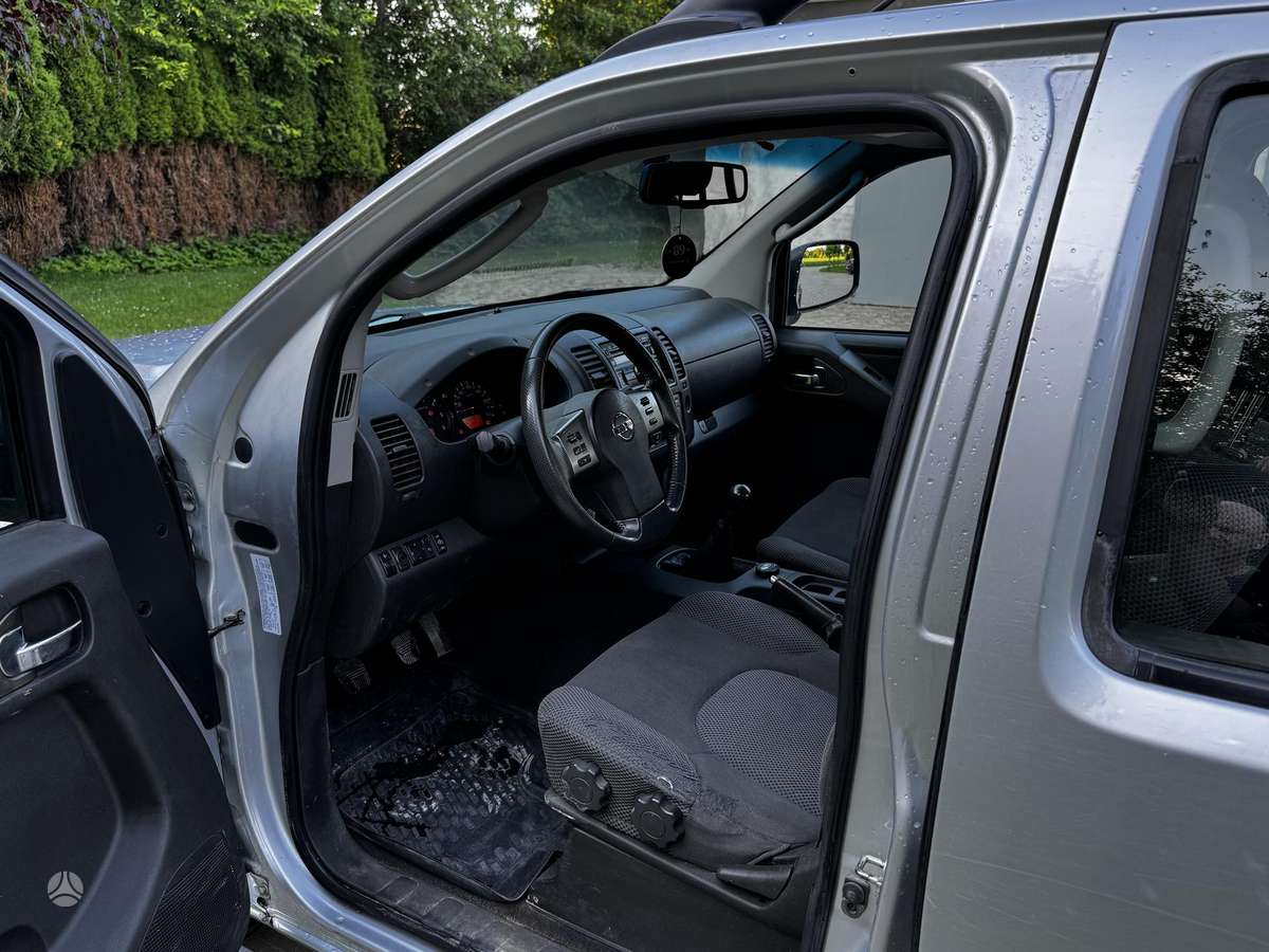 Nissan Navara, 2.5 l., Пикап