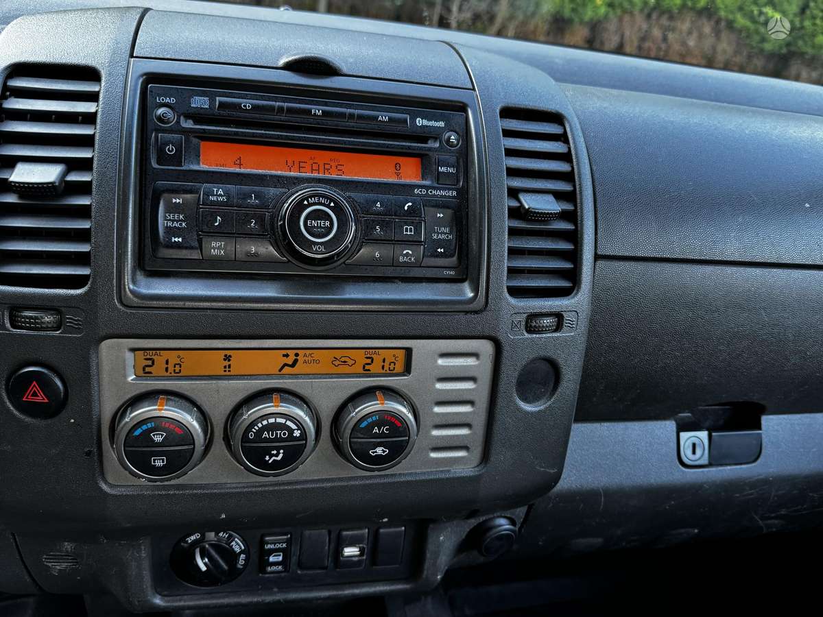 Nissan Navara, 2.5 l., Пикап