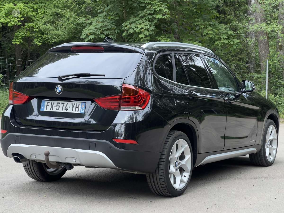 BMW X1, 2.0 l., Внедорожник / Кроссовер